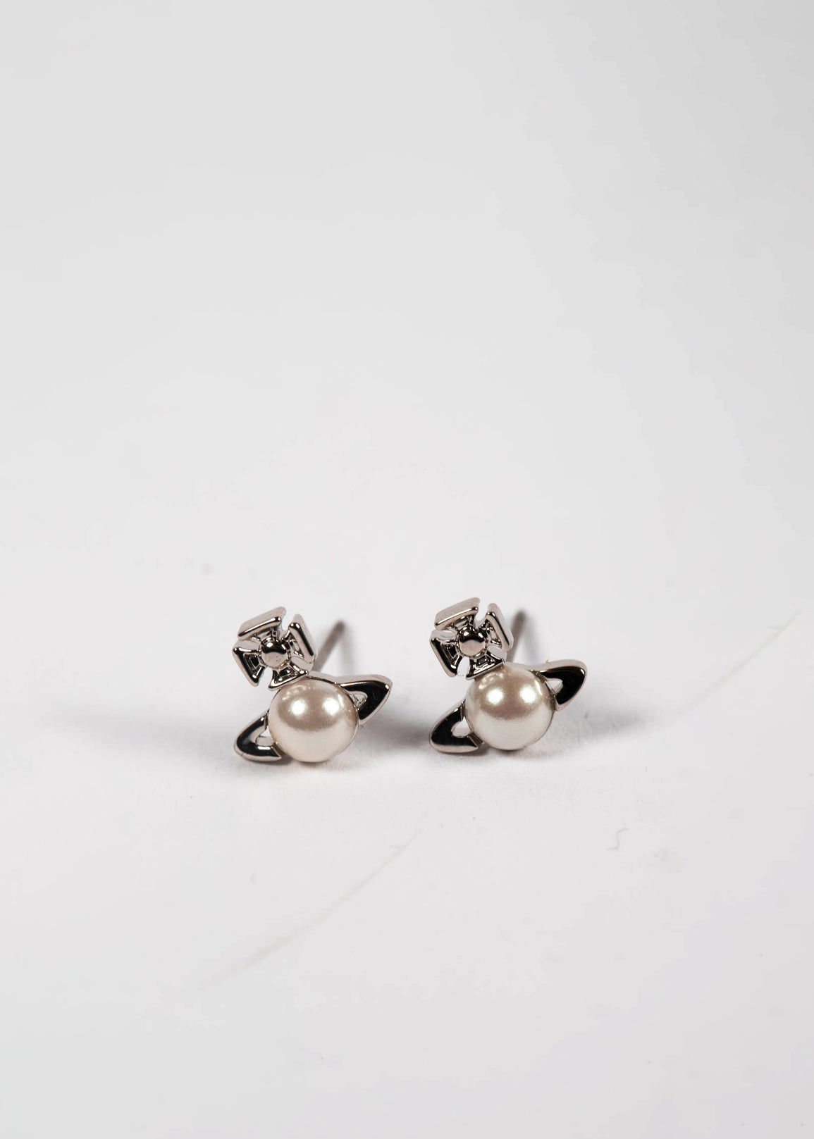 Vivienne Westwood Balbina Earrings Cream Pearl - Autograph